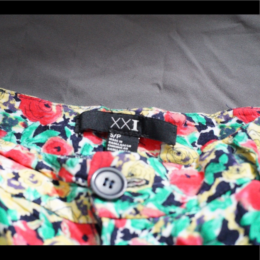 Forever 21 short shorts Spring Roses pattern - Picture 2 of 7